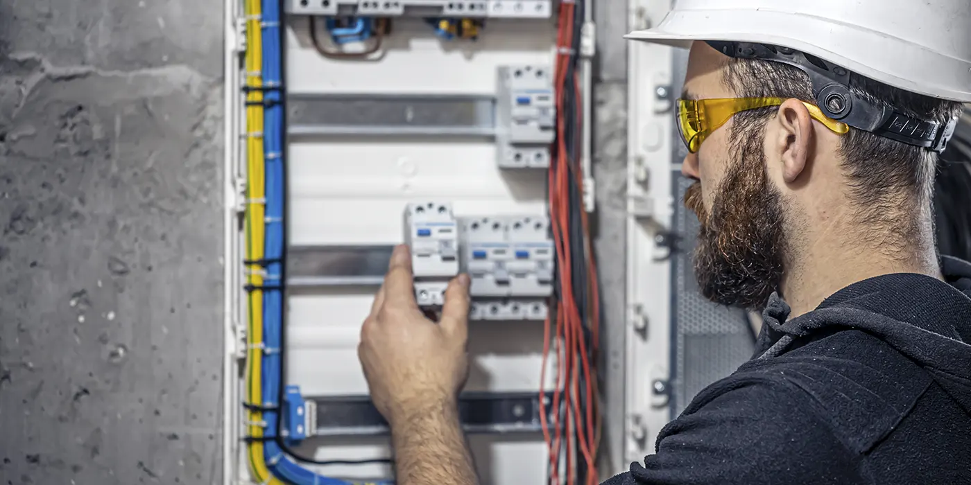 cuanto-cuesta-un-electricista-en-leon-precios-y-tarifas-2026