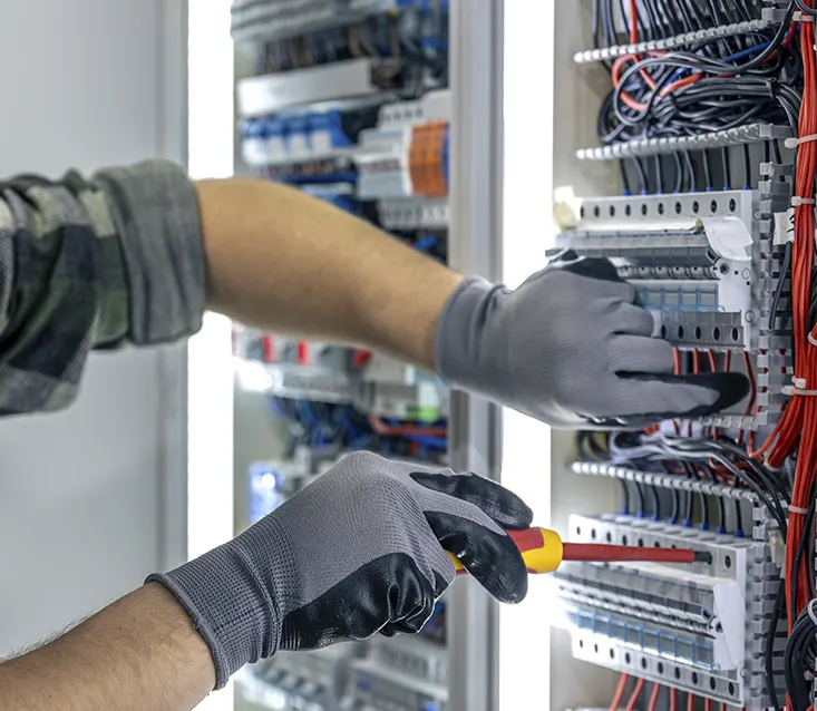 electricista urgente en leon 24 horas​